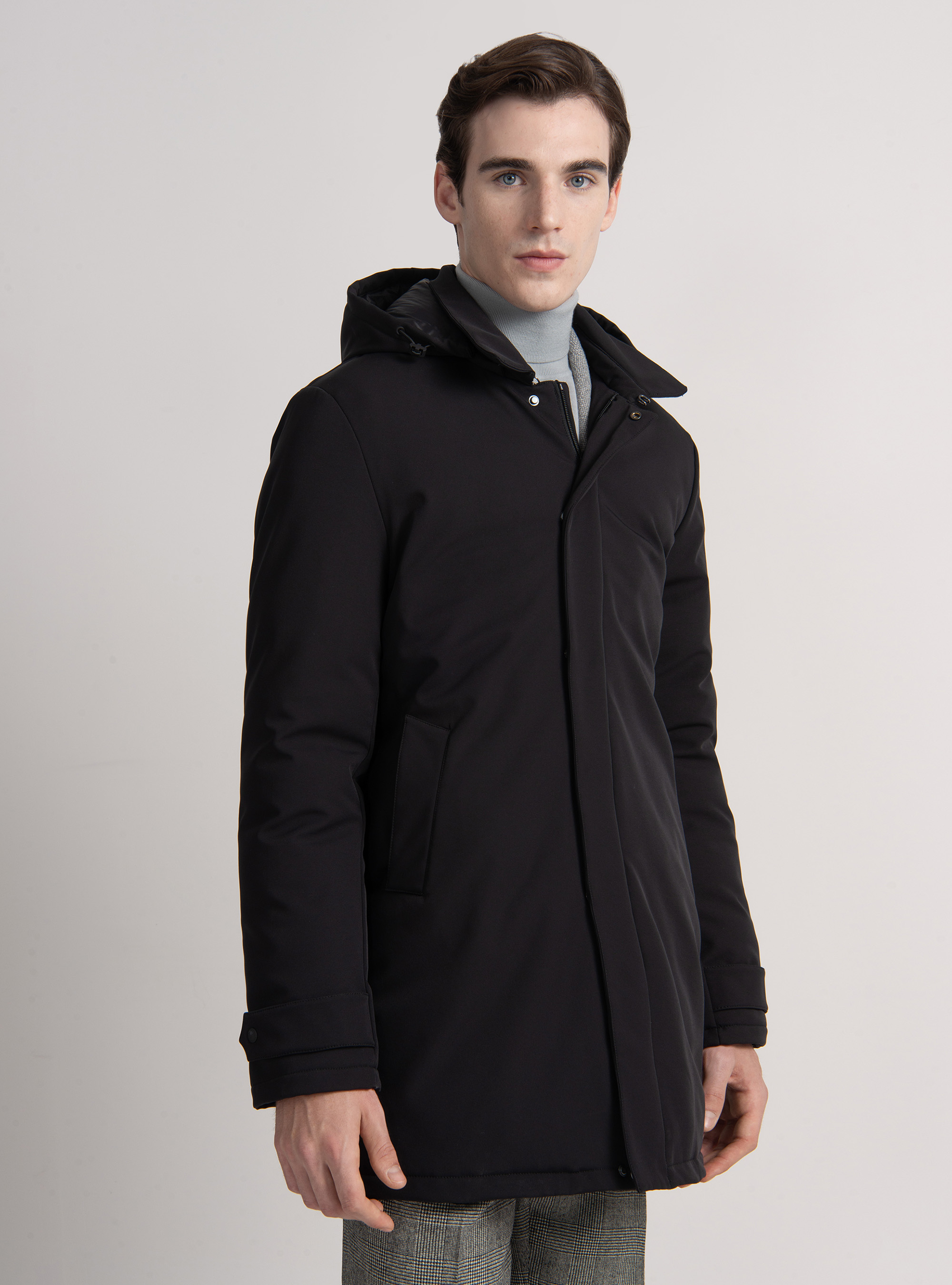 Parka técnica con capucha, NEGRO