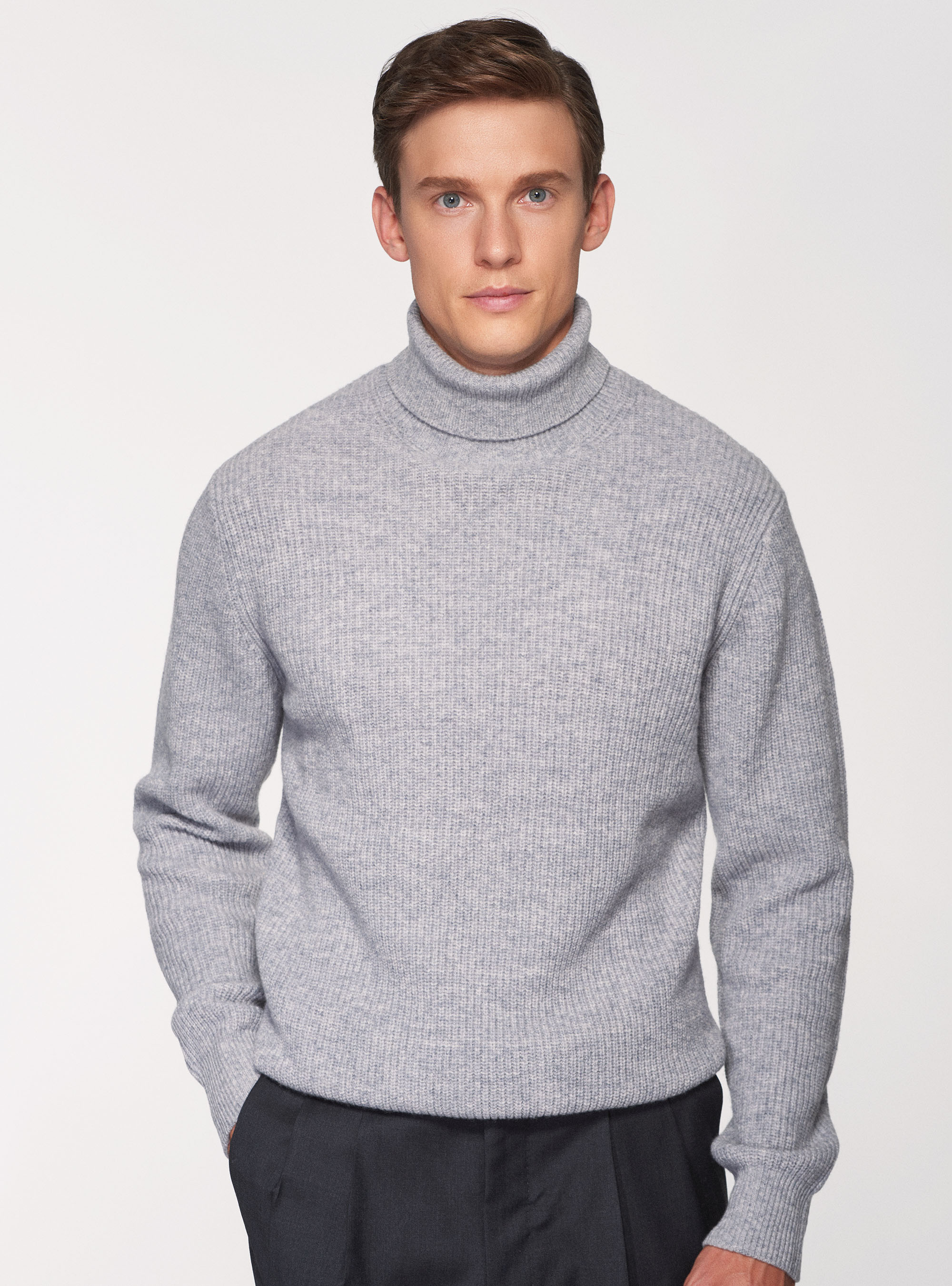 Lambswool turtleneck sweater in pearl rib GutteridgeEU Men s