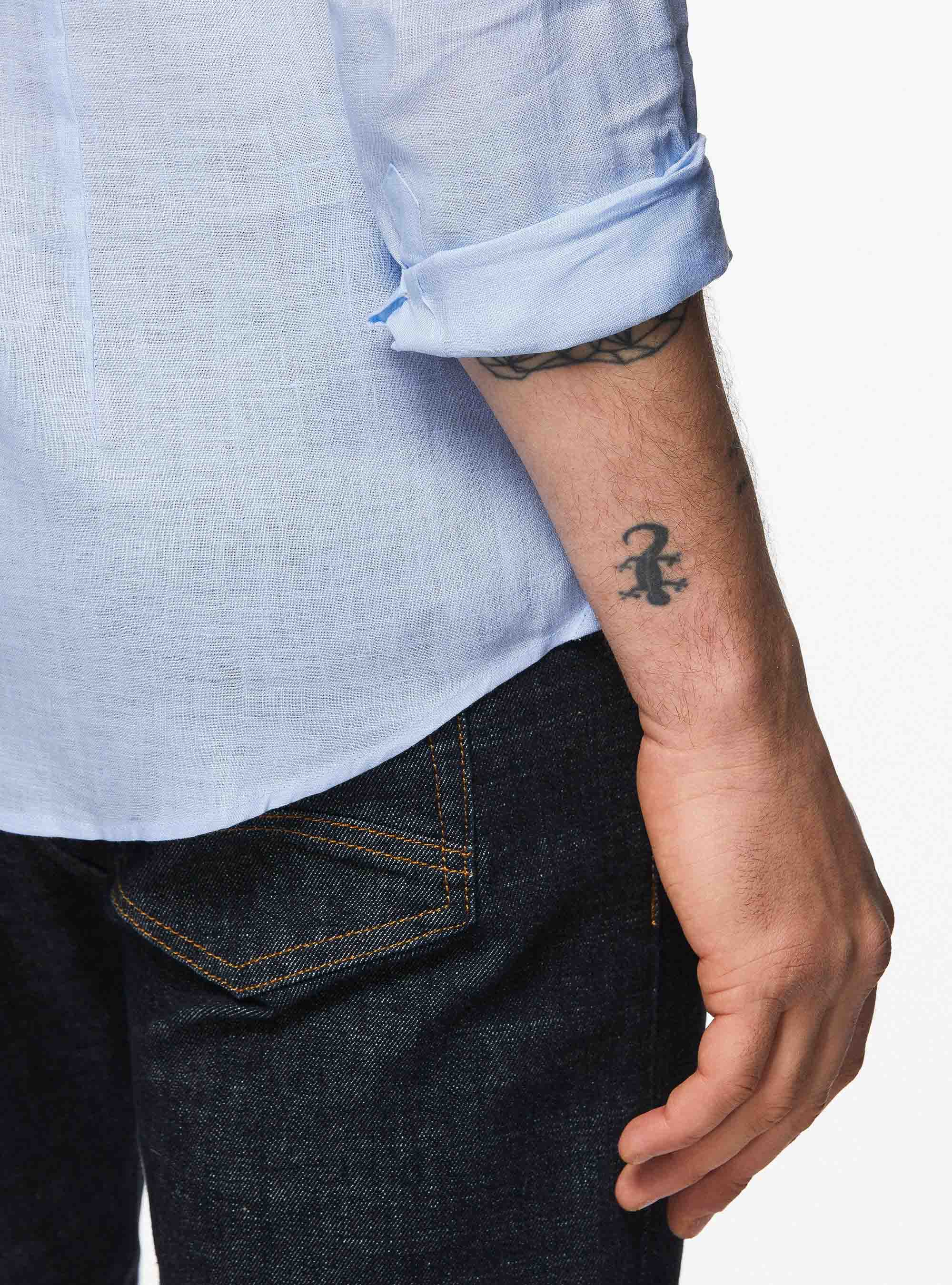 Camisa de lino puro con cuello semifranc&eacute;s, CELESTE