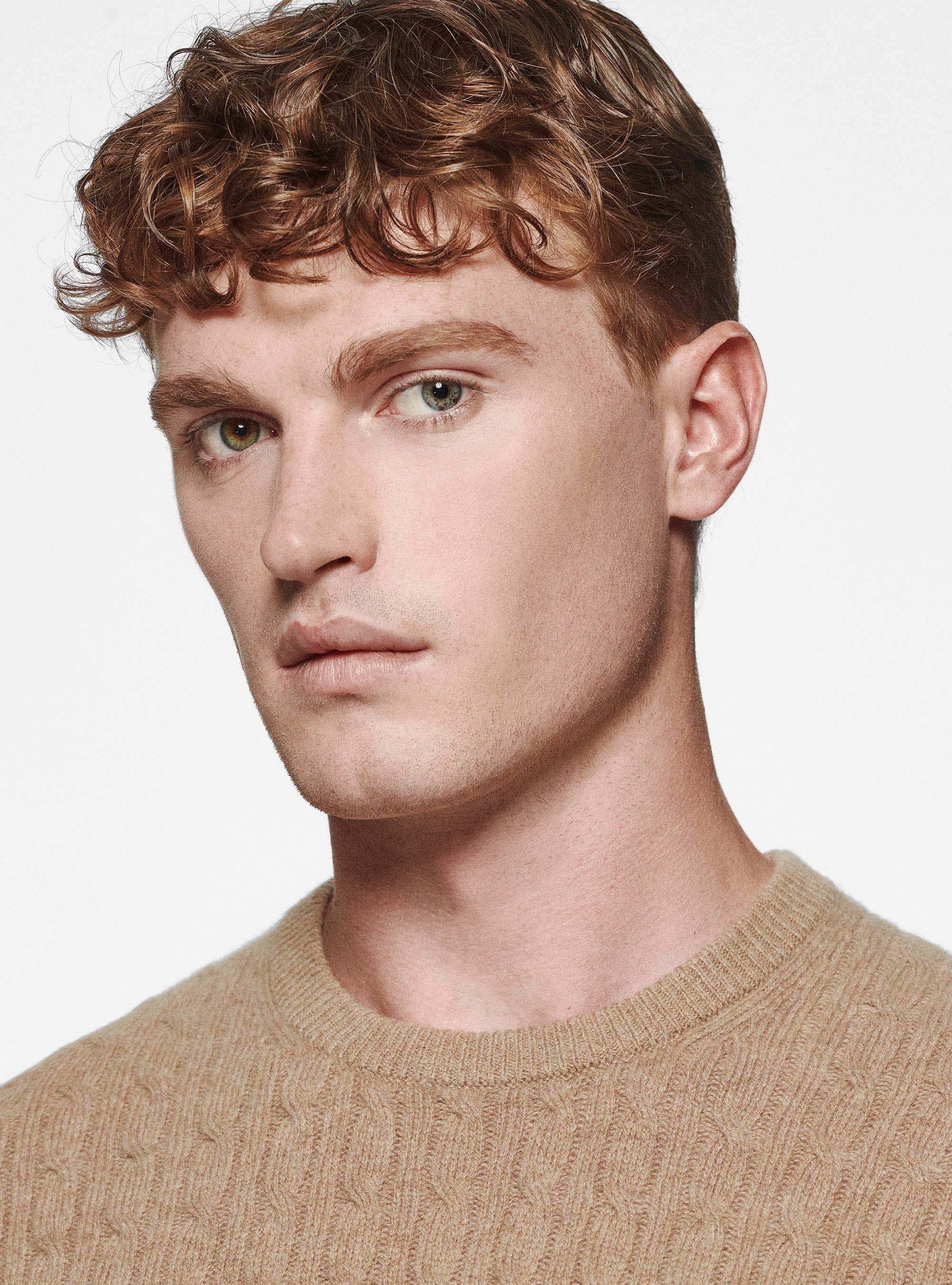 Maglia girocollo in lana cashmere a treccia, CAMMELLO 0570C